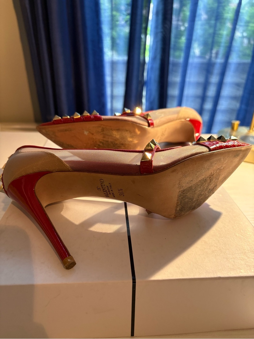 Valentino Garavani Rockstud Red Pointed-Toe Stiletto Pumps - Designer Style - Picture 8 of 9
